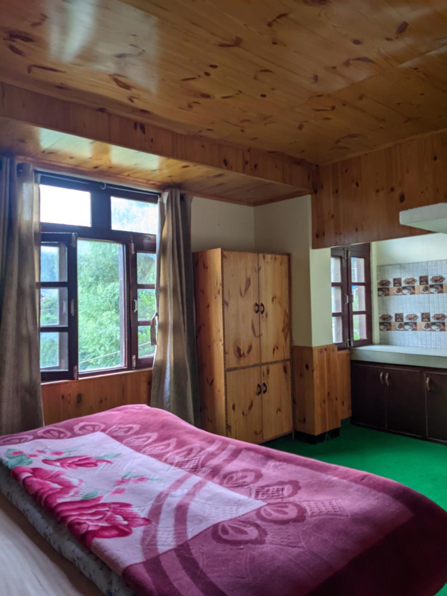 Summer Cottages Manāli Chambre photo